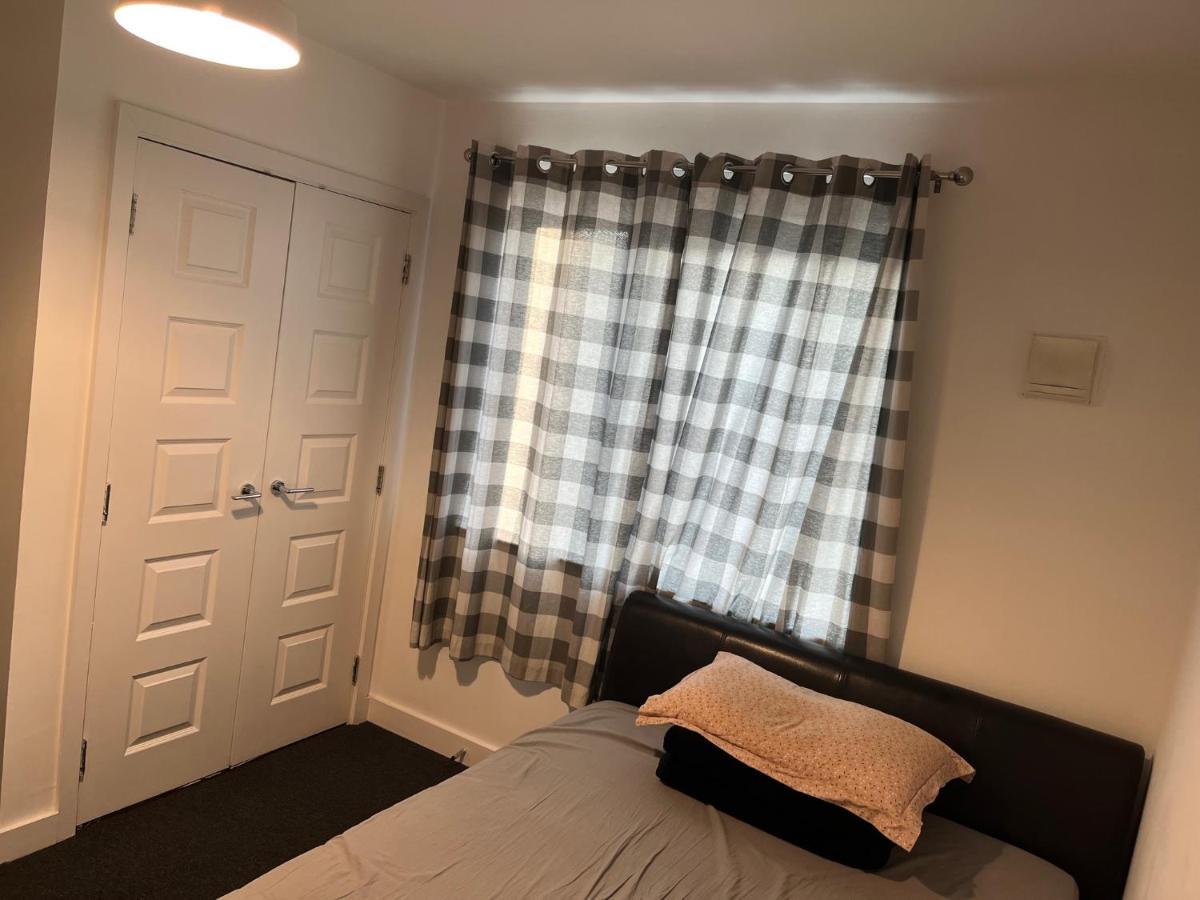 Double Bedroom With Ensuite Ilford Exteriör bild